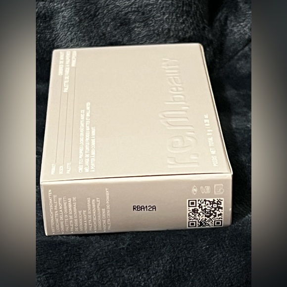 R.E.M. Beauty Midnight Shadows Eye Shadow Palette Color: principessa NWT 8g - Picture 8 of 11